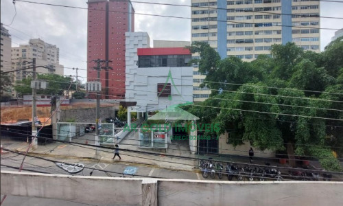 Oportunidade Única – Sobrado Espaçoso em Pinheiros, Rua Antônio Bicudo!